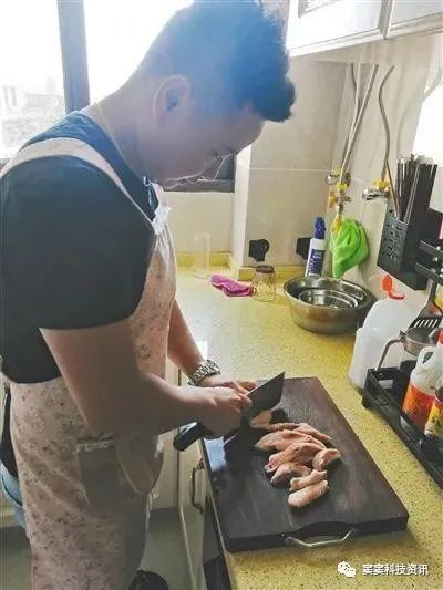 “宇宙最强舅舅”火了！暑假带8个外甥，每天做饭5小时，一顿要煮五六斤米(图2)