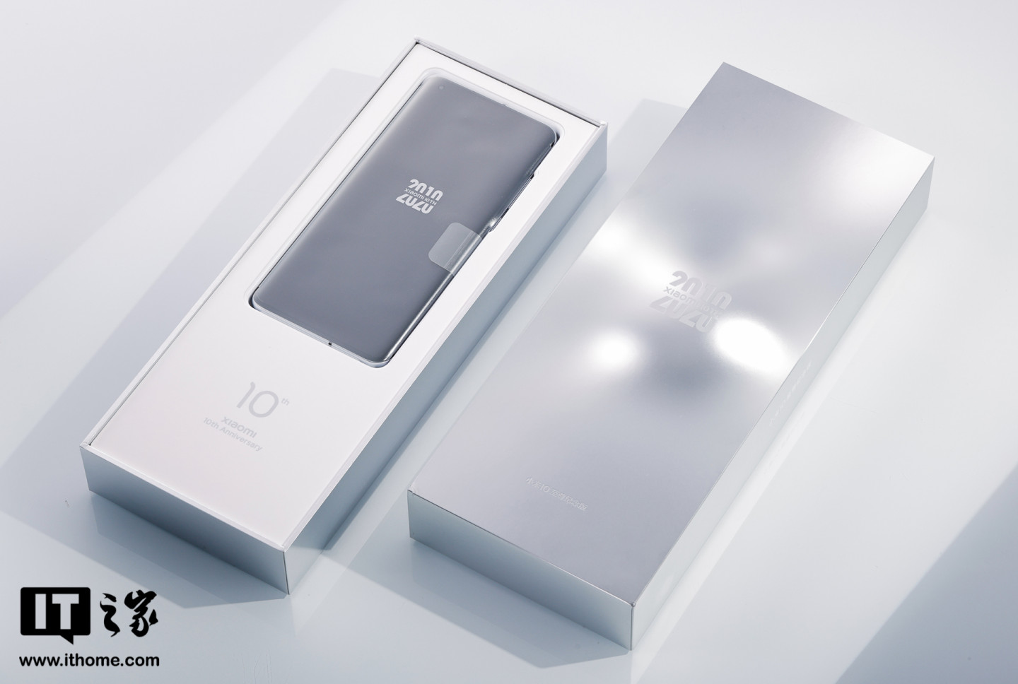 小米 10 至尊纪念版IT之家定制款开箱图赏(图4)