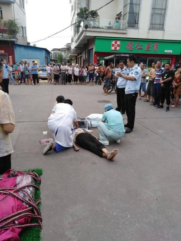 老人被狗绳绊倒身亡，牵狗女孩逃离现场，监控拍下全过程(图5)