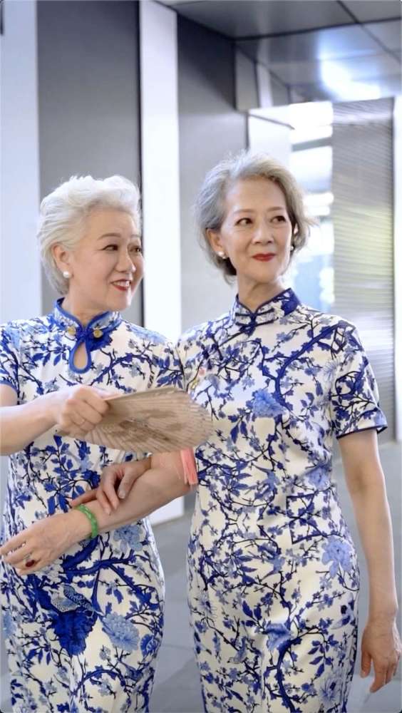 深网丨那些乘风破浪的网红奶奶们：收入比工资高，粉丝几千几千打赏(图3)