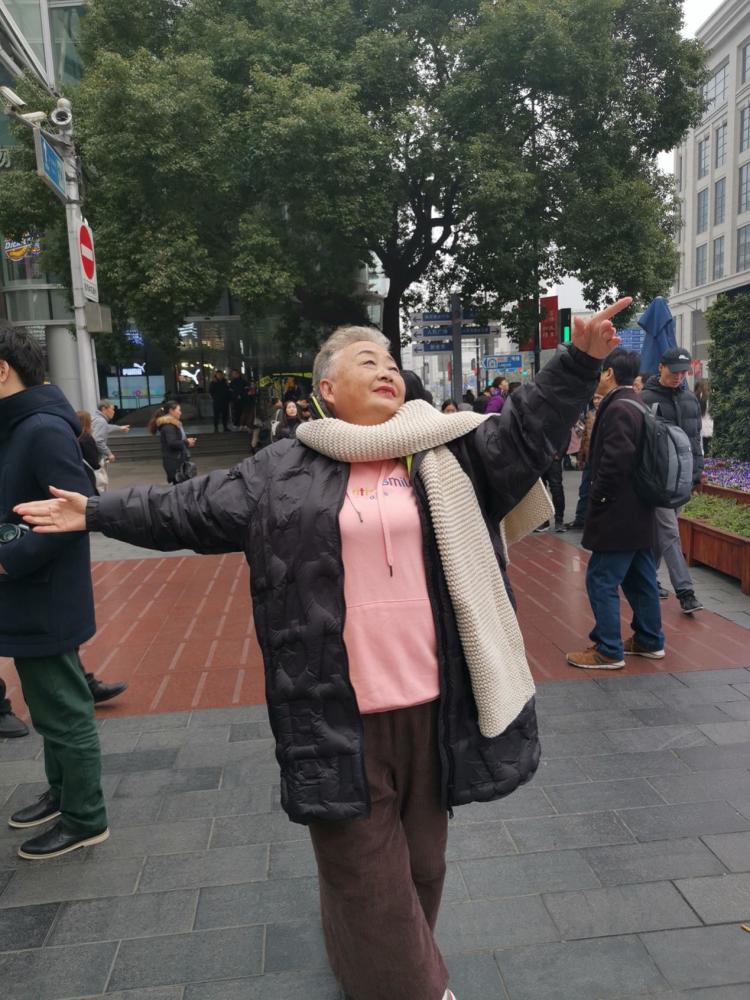 深网丨那些乘风破浪的网红奶奶们：收入比工资高，粉丝几千几千打赏(图5)