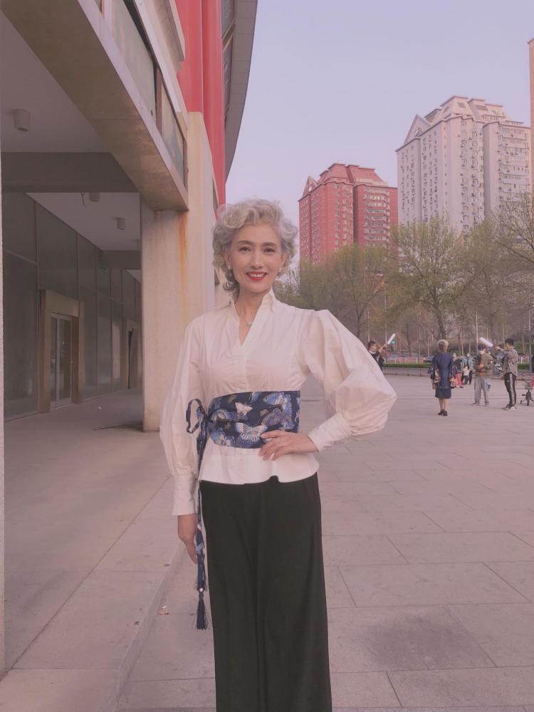深网丨那些乘风破浪的网红奶奶们：收入比工资高，粉丝几千几千打赏(图4)