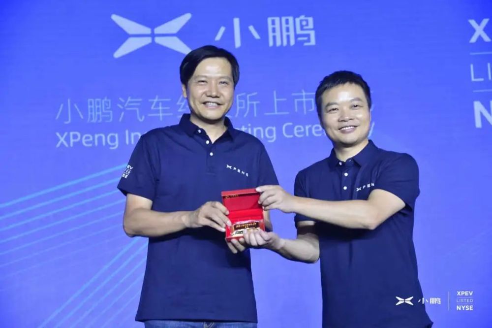 何小鹏快跑：身家暴涨50亿美元，他还愿坐经济舱吗？(图2)